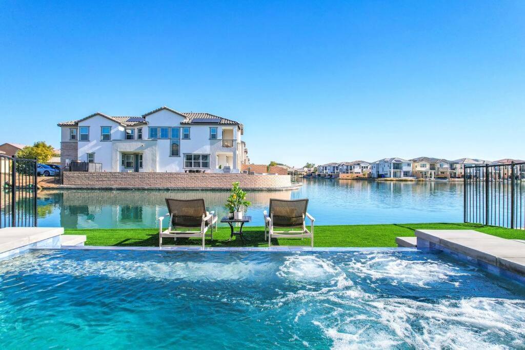 Lake Front Villa W/4 Master Bedrooms /Coachella Indio Exterior photo